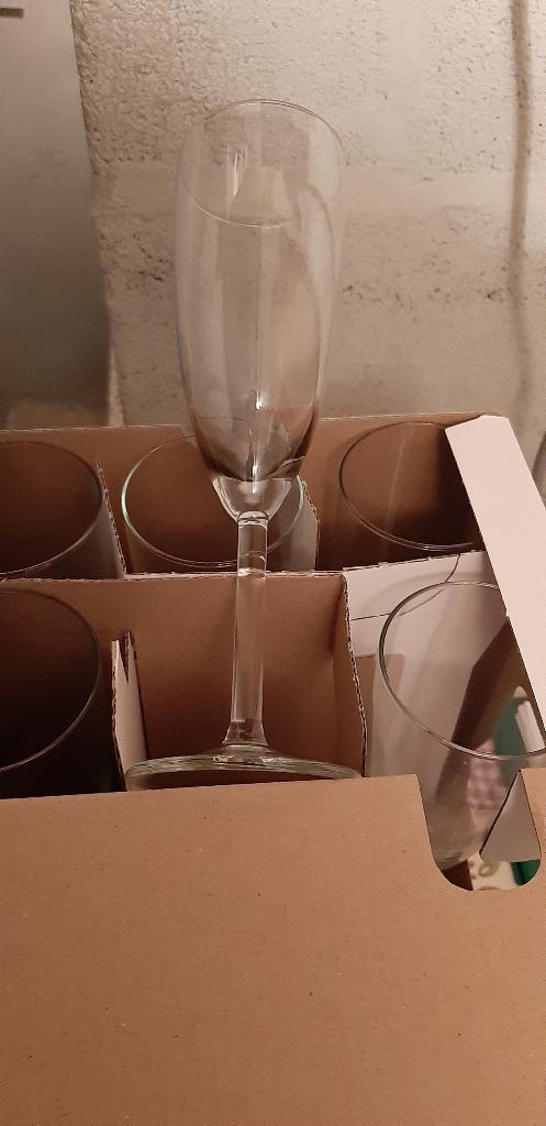set van 40 glazen zie lijst, perfecte staat, Verzamelen, Ophalen, Zo goed als nieuw, Bierglas
