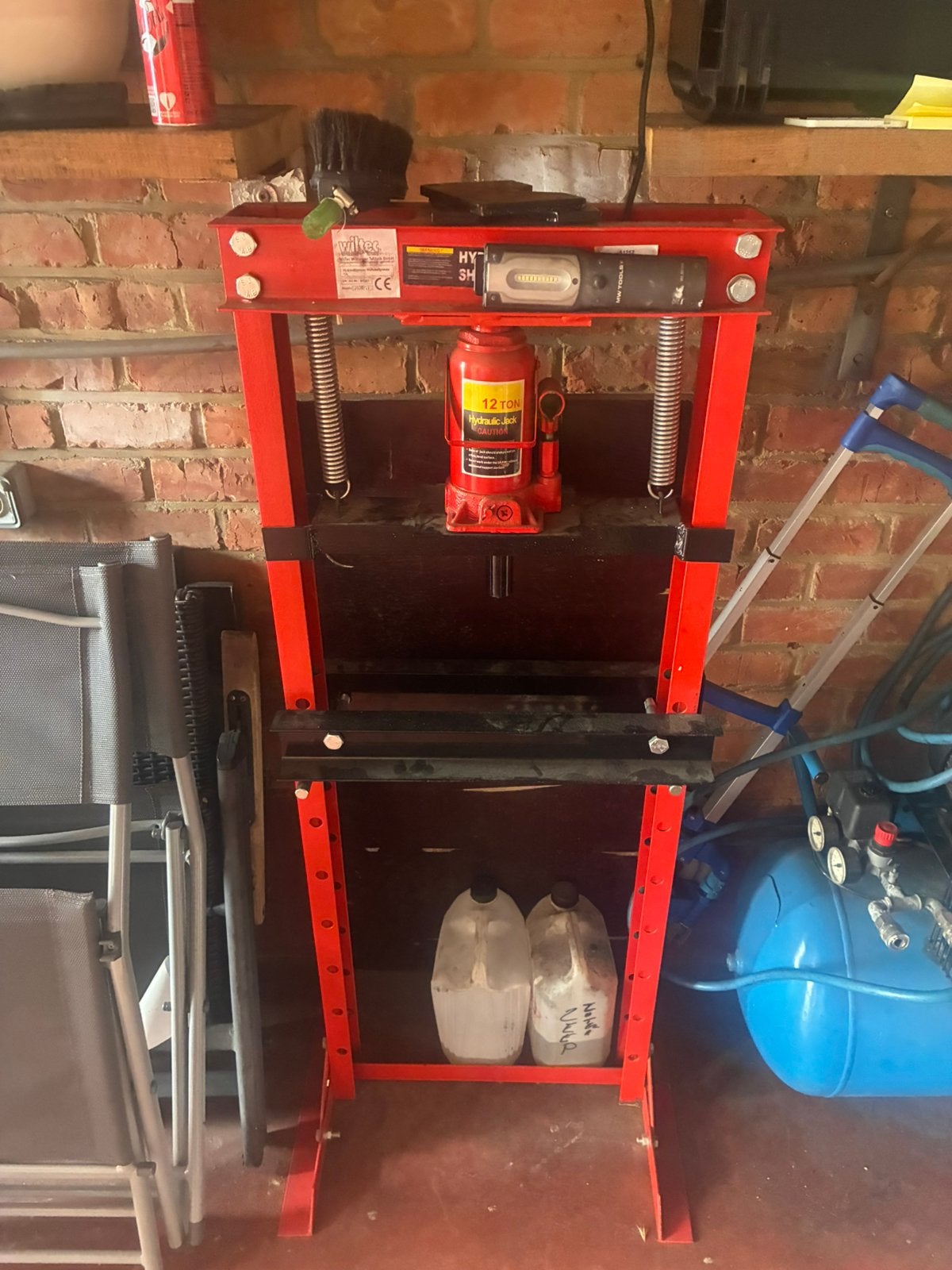 Lager pers 12ton, Ophalen, Zo goed als nieuw