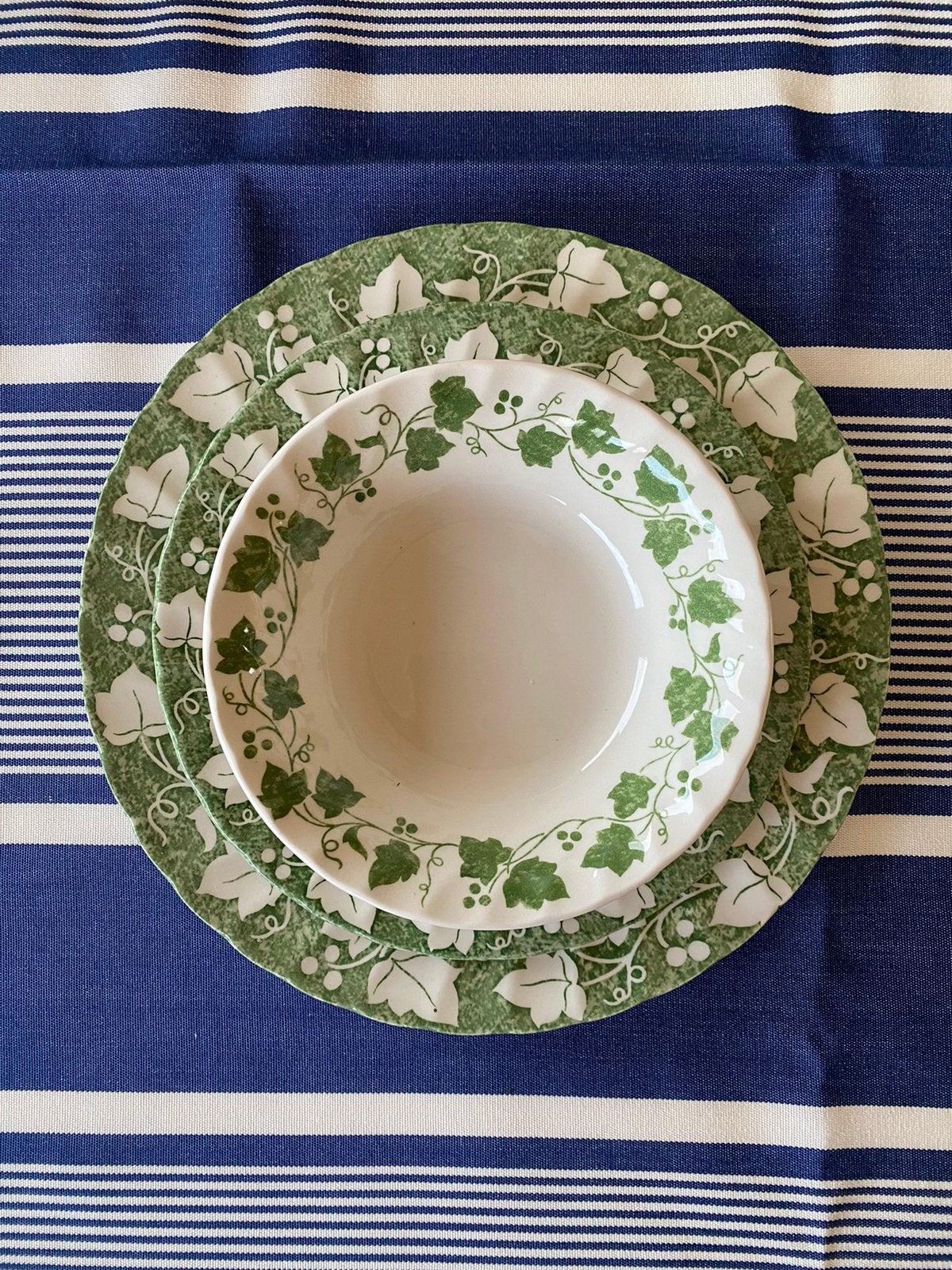 Service de table, Enlèvement, Comme neuf, Porcelaine, Assiette ou Plat