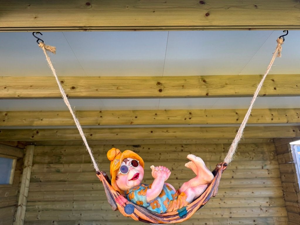 Tuinbeeld kabouter in hangmat, Tuin en Terras, Tuinbeelden, Ophalen