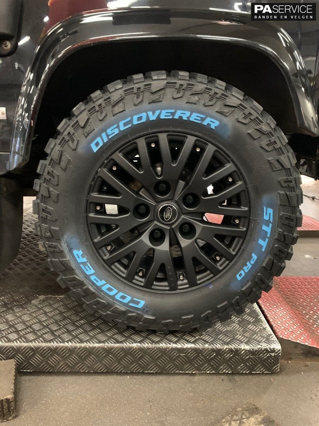 Nieuwe 18 inch matblack Kahn Land Rover Defender velgen, -, -, Banden en Velgen, Nieuw