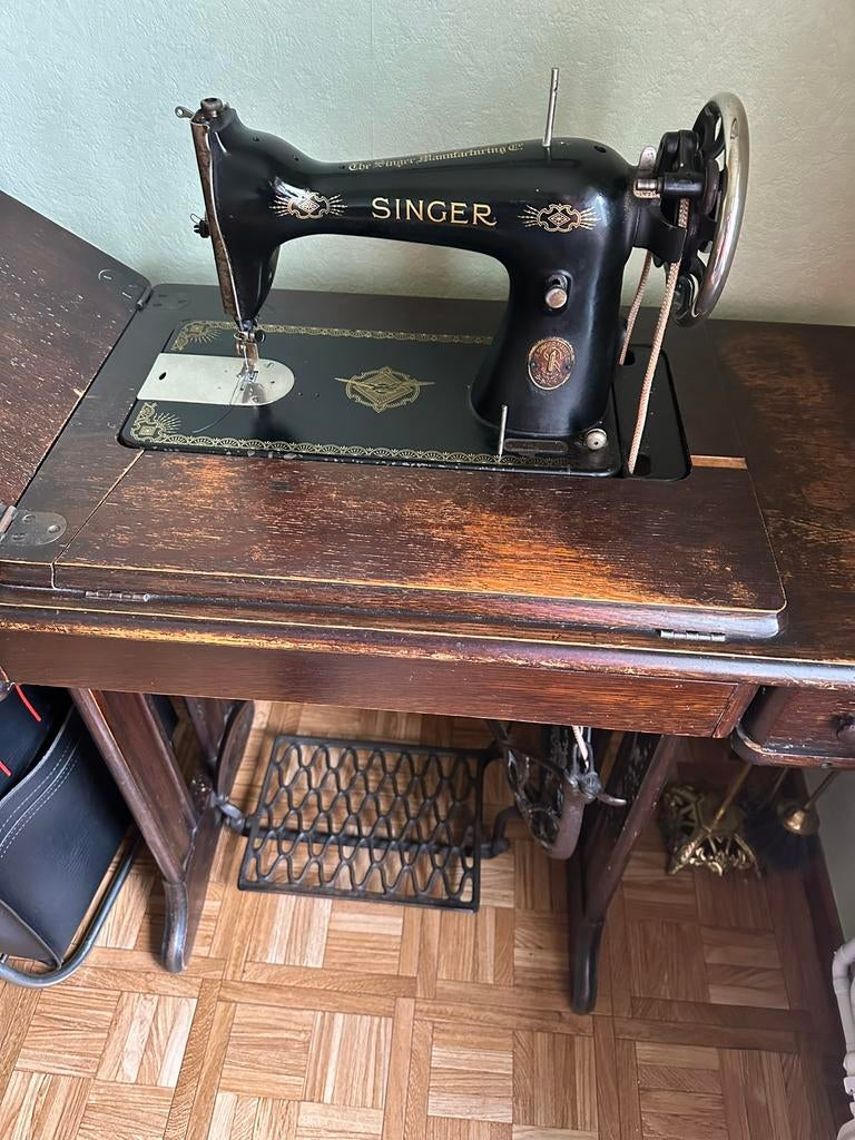 Oude naaimachine, Antiek en Kunst, Ophalen