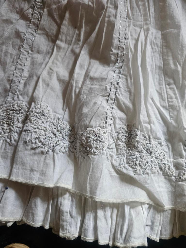 Superbe jupe blanche romantique ESSENTIEL + sandales idem, ESSENTIEL, Envoi, Taille 36 (S), Blanc