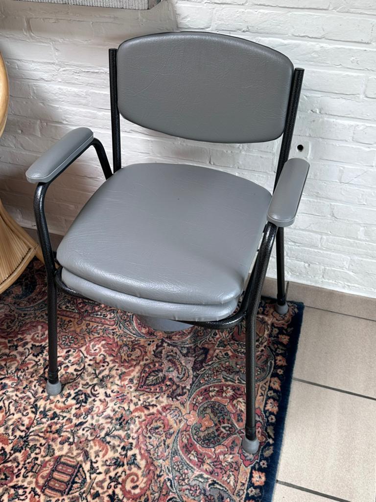 WC stoel (voor vrouwen), Diversen, Verpleegmiddelen, Ophalen, Zo goed als nieuw