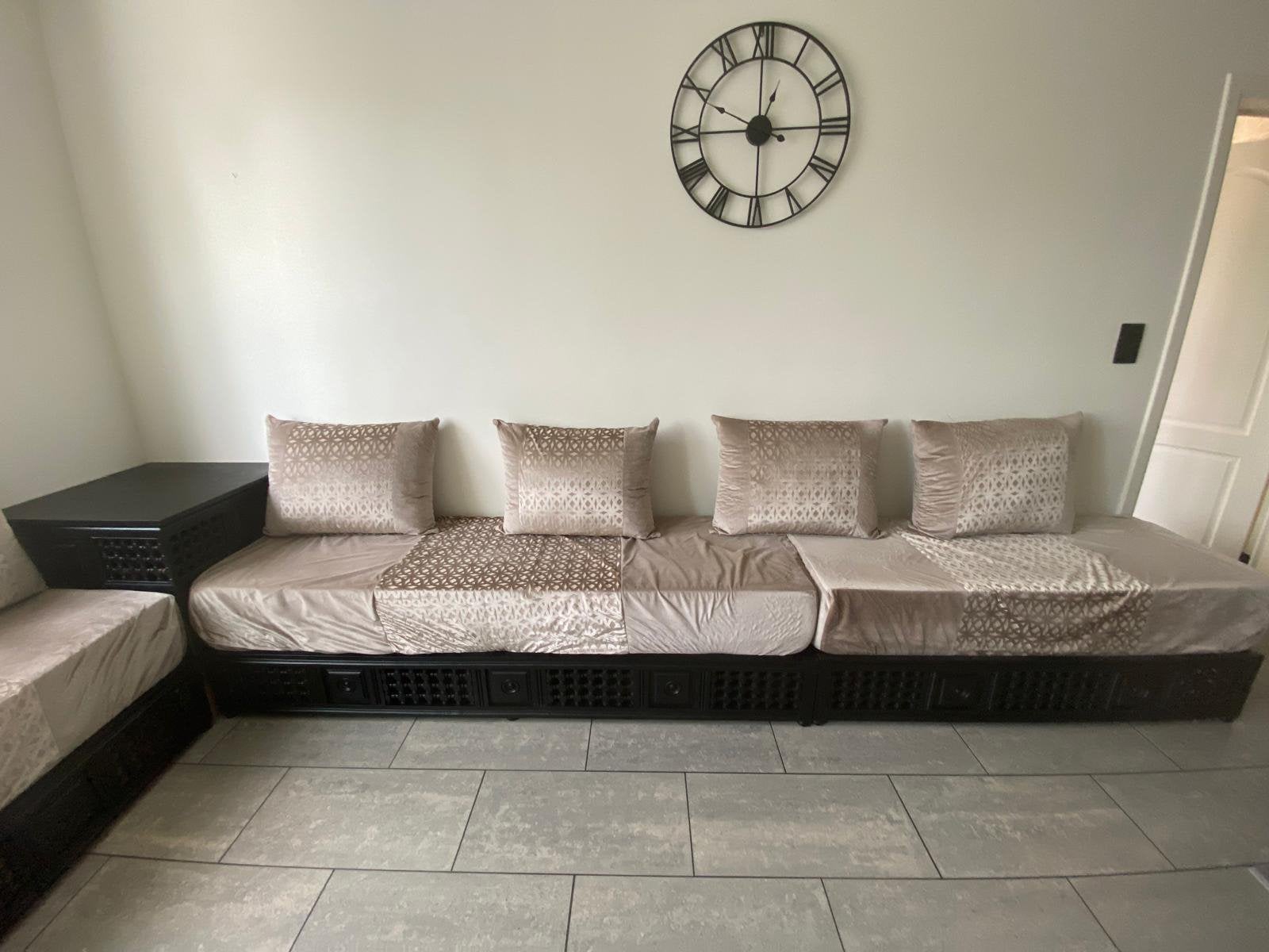 Beige Arabische salon met kussens en hoektafel, Huis en Inrichting, Ophalen, Gebruikt, Stof
