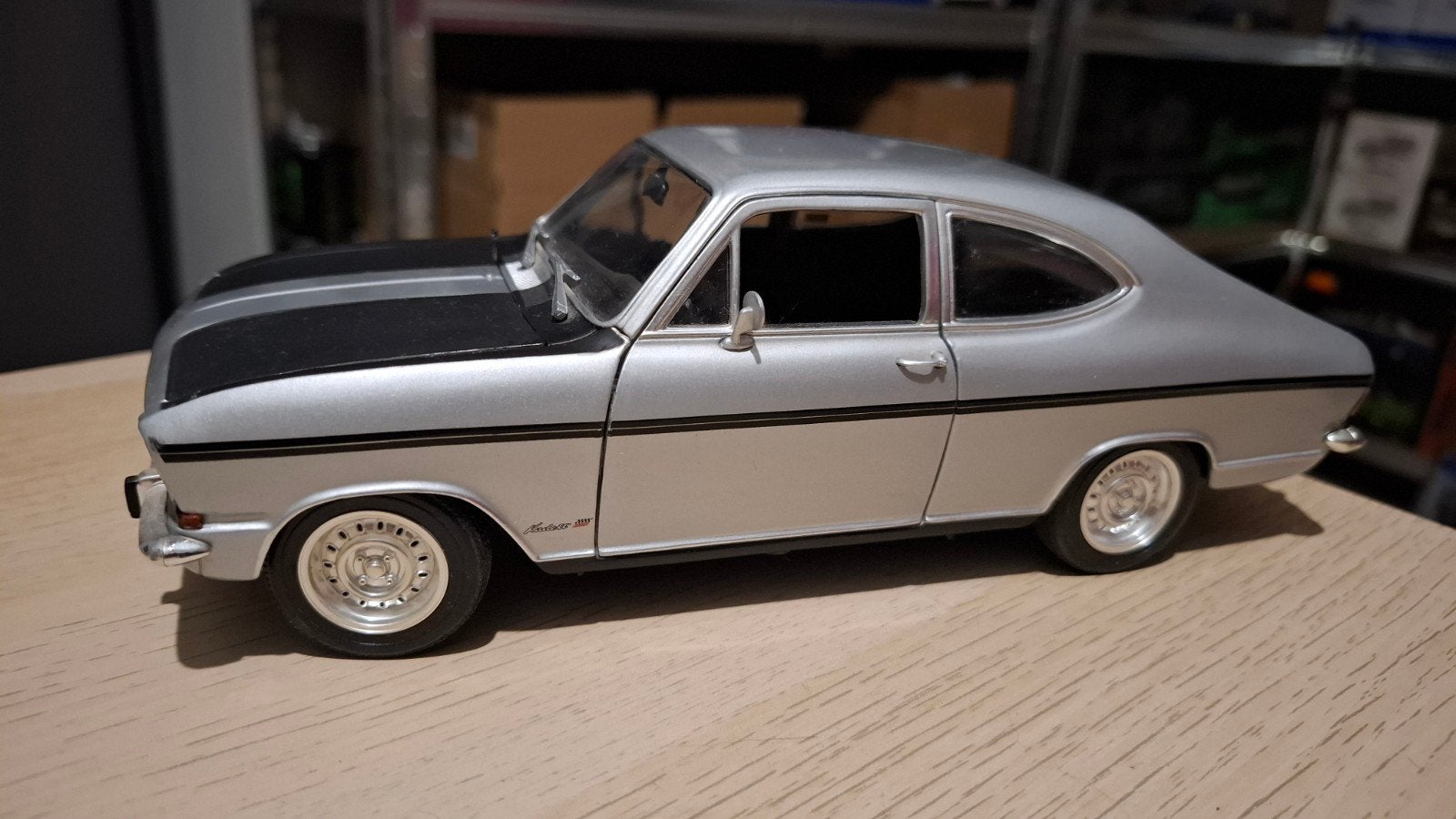 voiture miniature 1 18, Hobby & Loisirs créatifs, Enlèvement ou Envoi, Voiture, Revell