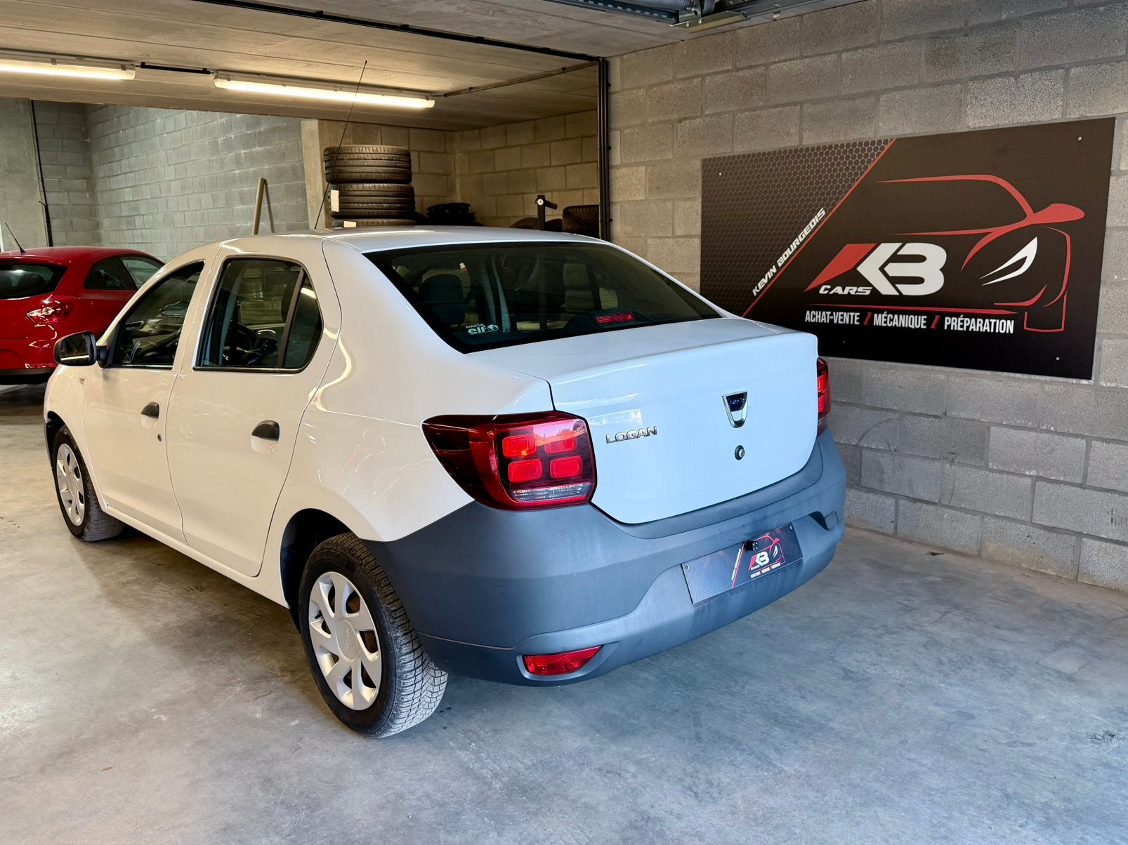 Dacia Logan • 70.000 Kms • 2017 • 2017 • 1.0 73PK • Benzine, Auto's, Dacia, Voorwielaandrijving, Dealer onderhouden, Stof, Bedrijf