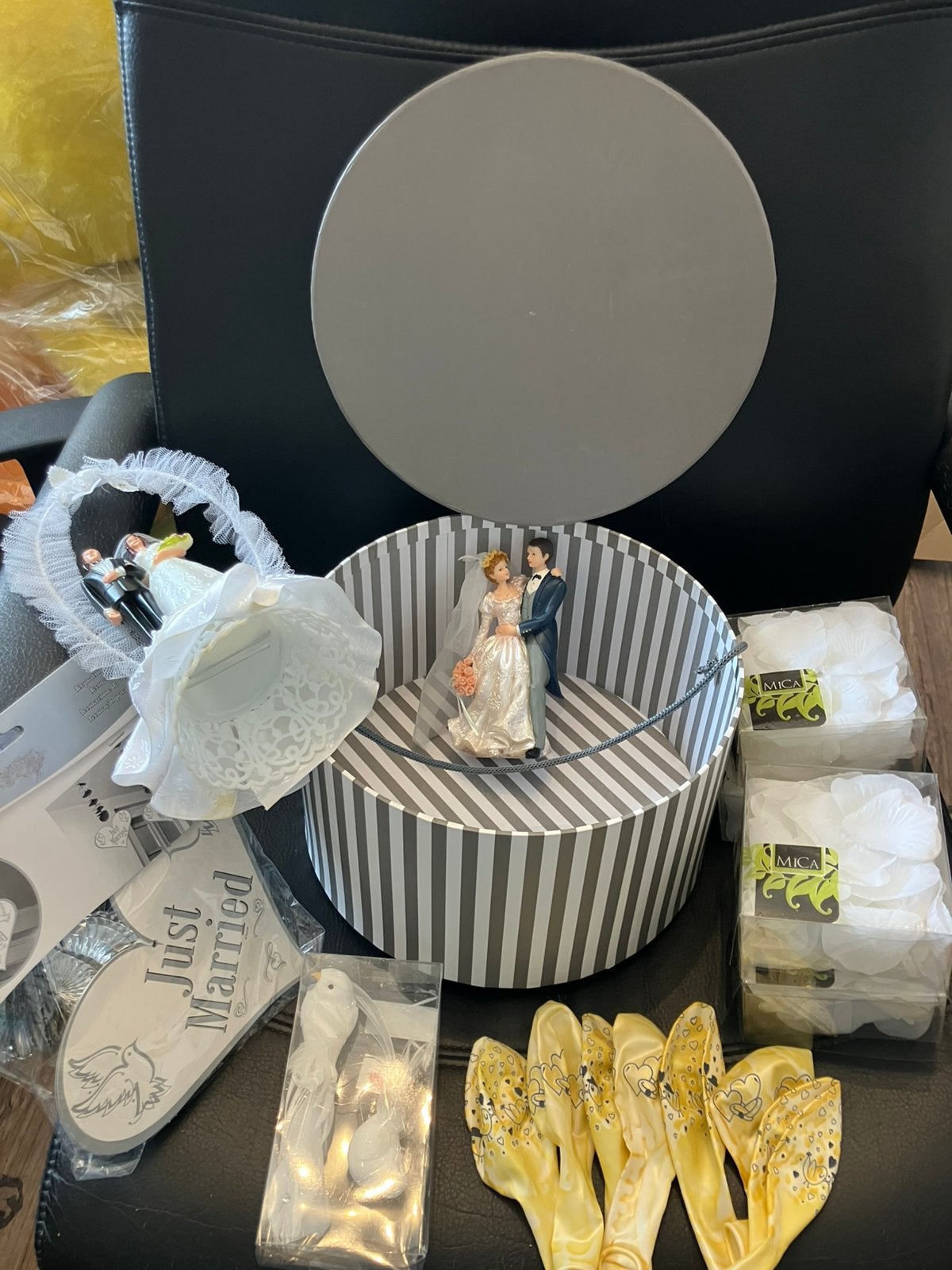 Set trouwaccessoires en -decoraties - klassiek/chic, Ophalen of Verzenden, Zo goed als nieuw, Feestartikel