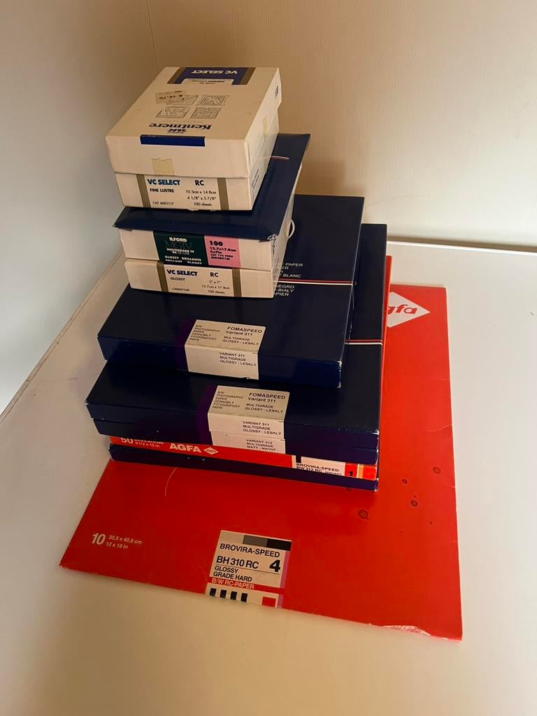 Zwart‑wit fotopapier – Foma & Fomatone – RC & baryt (lot), Audio, Tv en Foto, Foto | Doka Apparatuur, Ophalen, Zo goed als nieuw