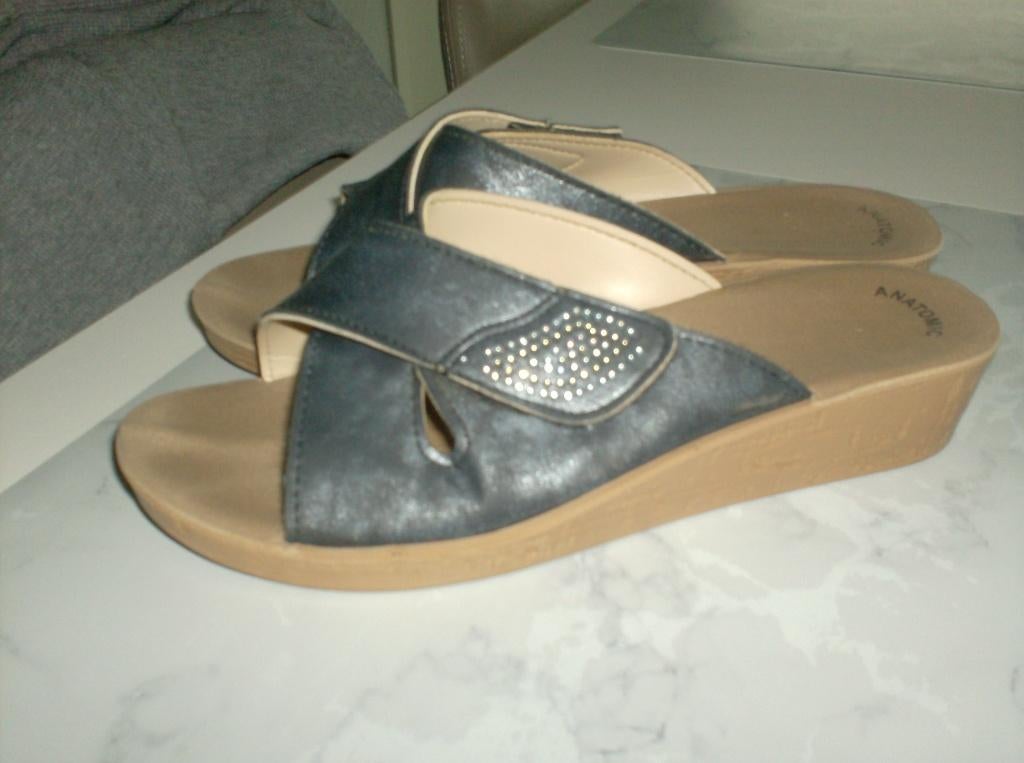 mooie slippers maat 39 nieuw, Slippers, Nieuw, Ophalen of Verzenden, Grijs