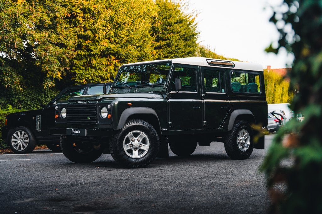 Land Rover Defender 110 TD5 15 P // TONGA GREEN // ALL INCL, Auto's, Stof, SUV of Terreinwagen, 3500 kg, Te koop