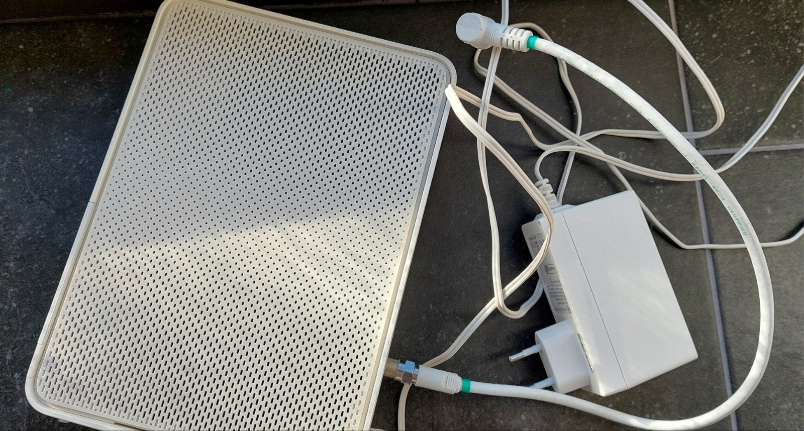 Router en modem in 1, Ophalen of Verzenden, Zo goed als nieuw, Router met modem