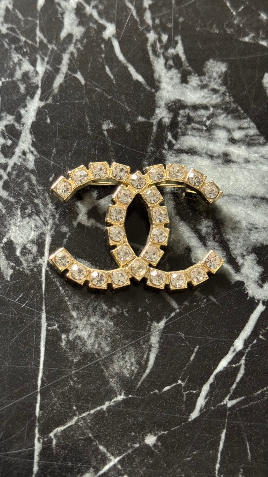 Chanel broche, Ophalen of Verzenden, Nieuw, 4 tot 7 cm, Goud