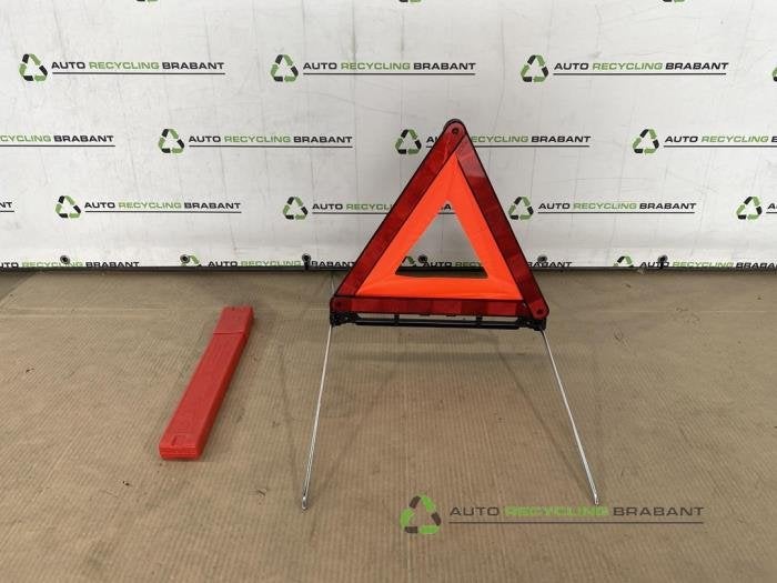 Triangle de présignalisation d'un Volkswagen Golf, -, 3 mois de garantie, Utilisé, -