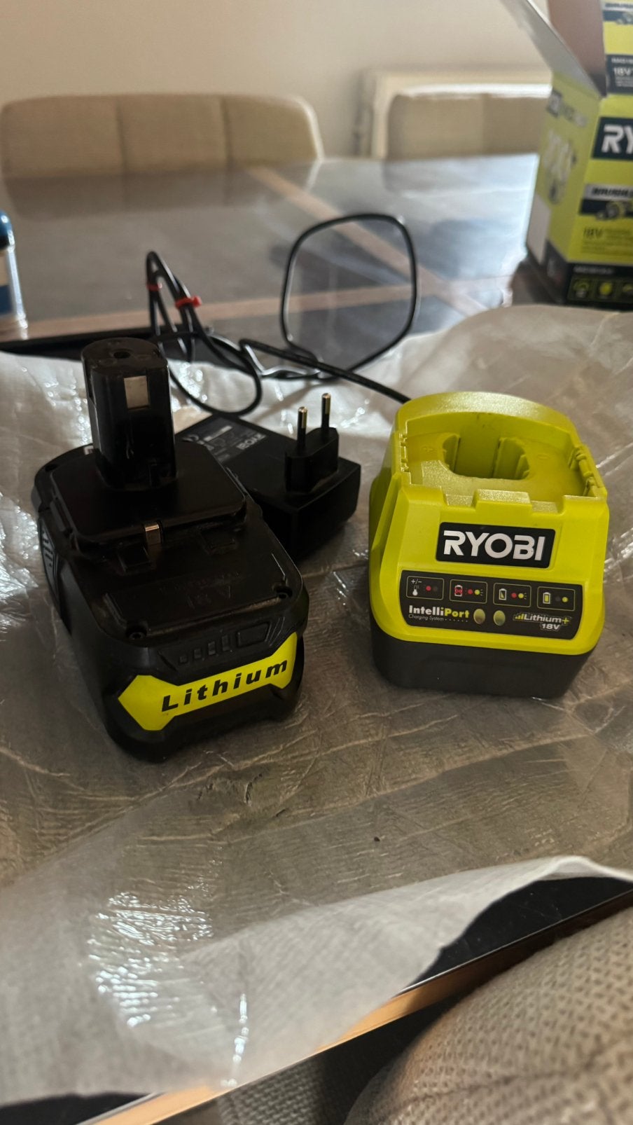 Ryobi RC18120 - Kit Batterie 18V 2.0Ah + Chargeur Lithium, Enlèvement, Comme neuf