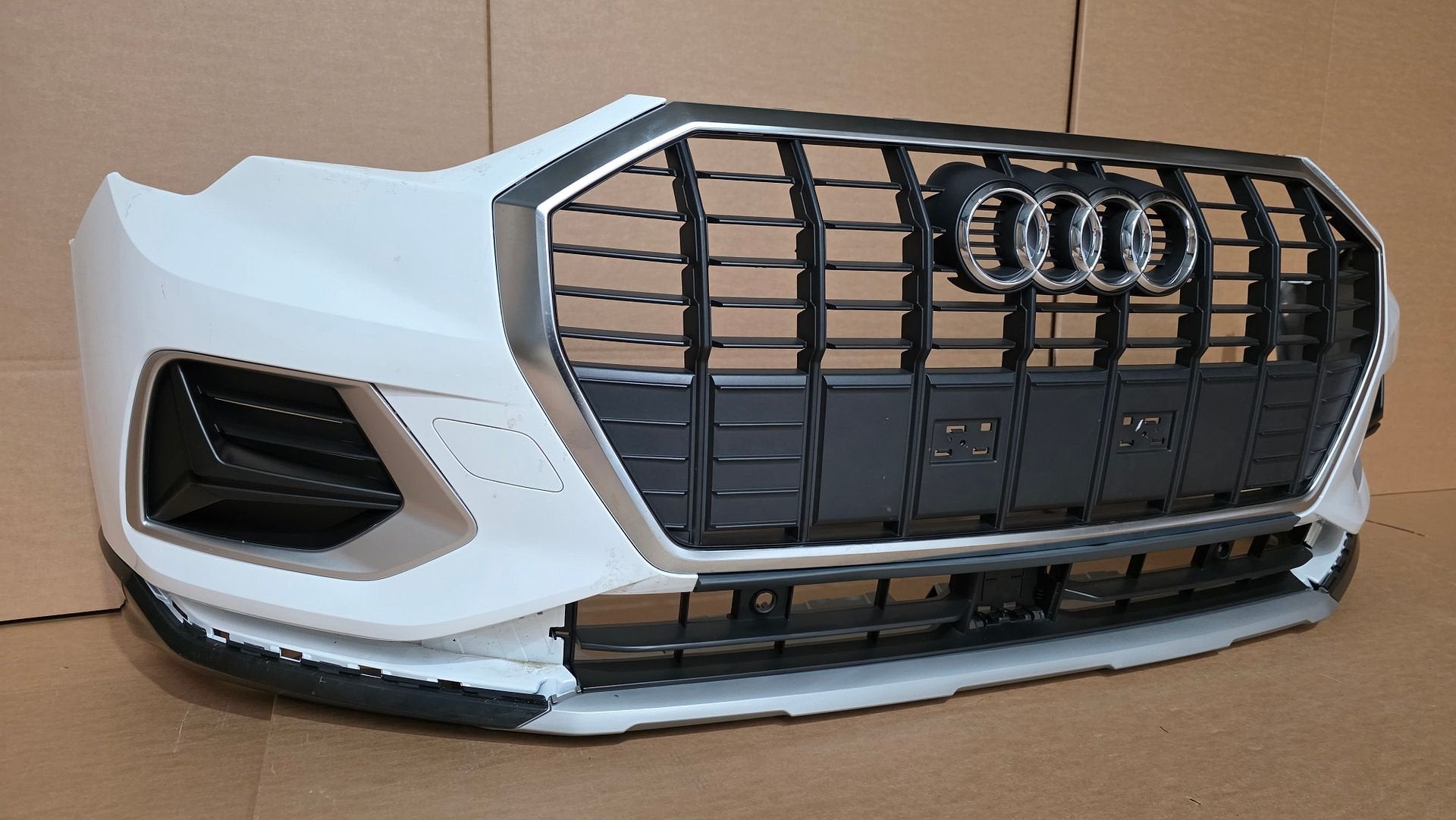 Voorbumper AUDI Q3 83A F3 BASIC Orgineel Bumper 4xPDC, -, Origine de la pièce connue, Utilisé, -