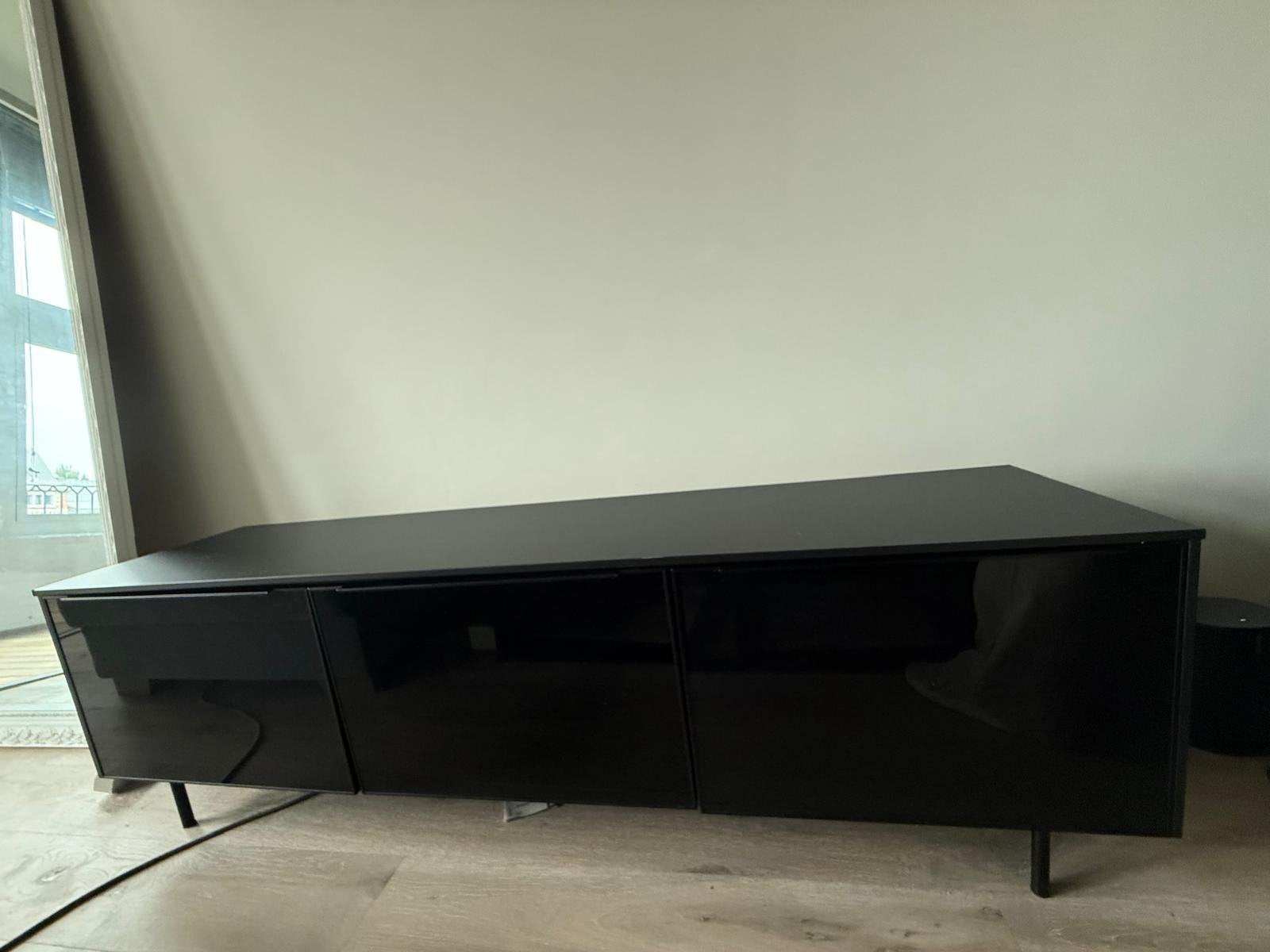 TV meubel zwart IKEA 124x60Hx45D (cm), Huis en Inrichting, Ophalen, 100 tot 150 cm, Glas, Zo goed als nieuw
