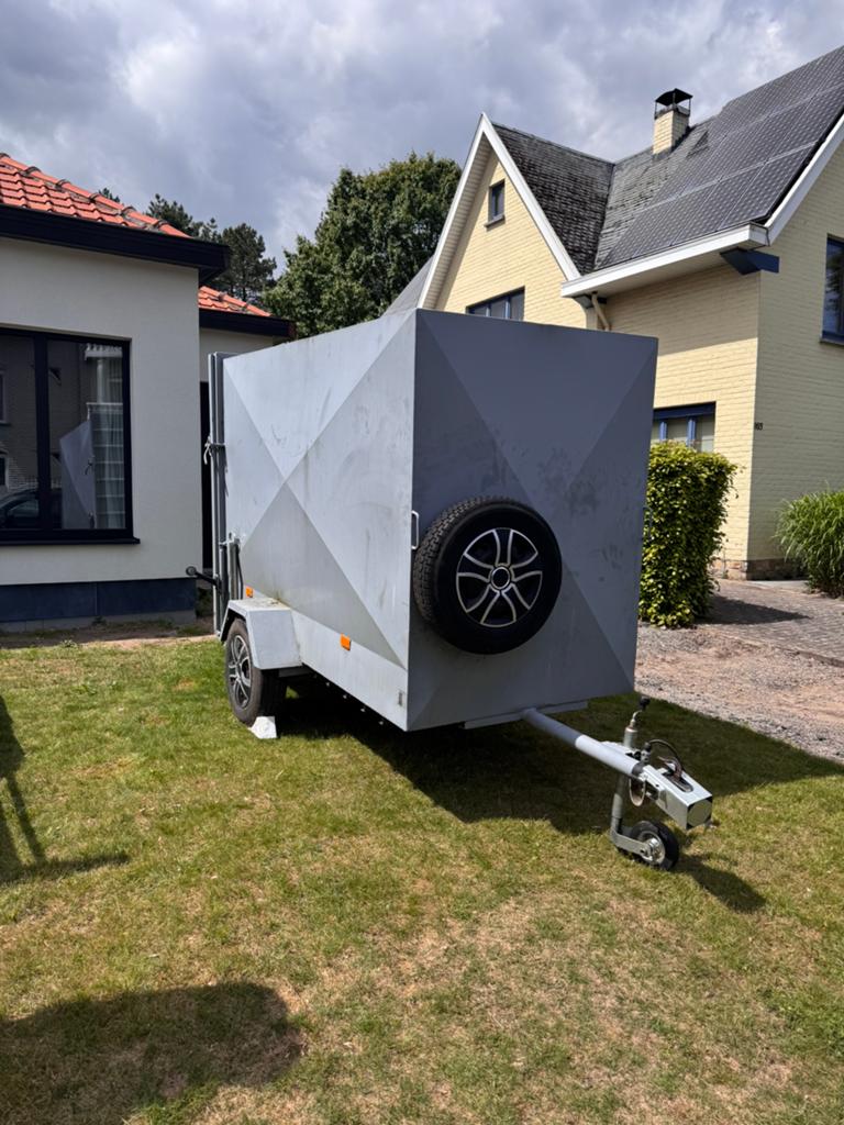 Gesloten aanhangwagen, Ophalen, Gebruikt