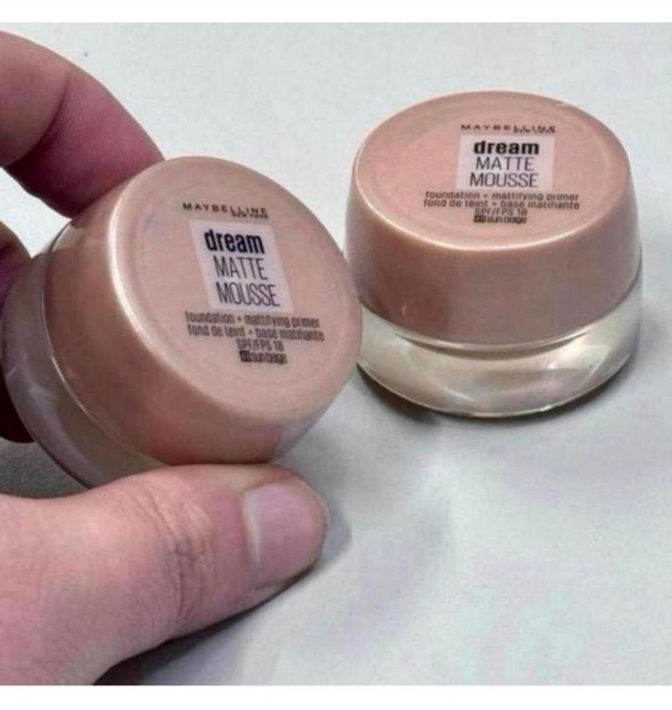2 fonds de teint Maybelline Dream Matte Mousse, beige soleil, Neuf, Maquillage, Enlèvement ou Envoi, Beige