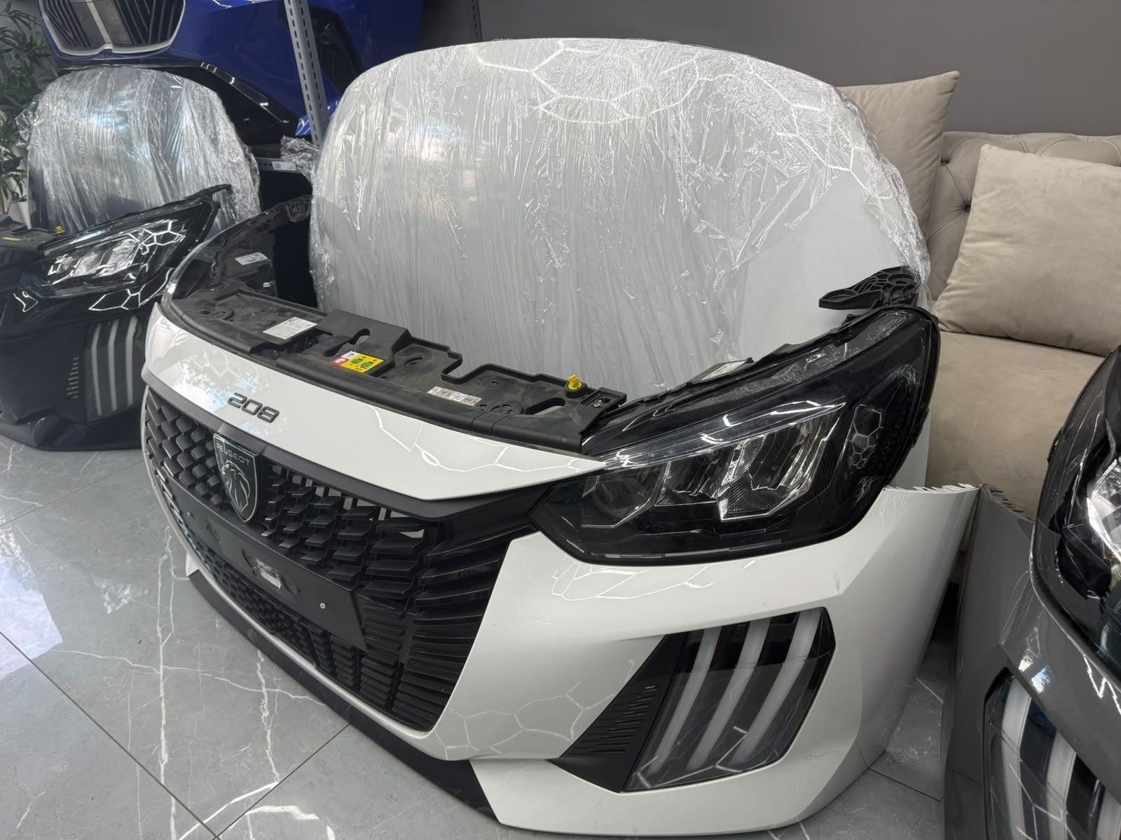 Voorkop Peugeot 208 II 2024-2026 Motorkap Voorbumper Koplamp, Taurusavenue 1
2132 LS  Hoofddorp, NL, Gebruikt, Contact.group@renault.com