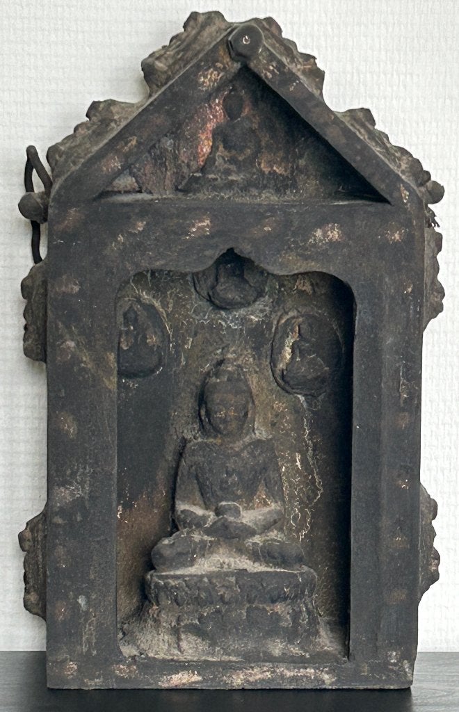 Oud gesneden houten huisaltaar met Boeddha - Nepal, Gesneden, Ophalen of Verzenden, 31 cm, Overige herkomsten