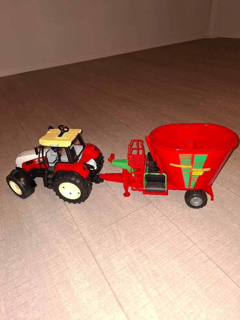 Bruder Strautmann Verti-Mix 1050 voermengwagen, Ophalen