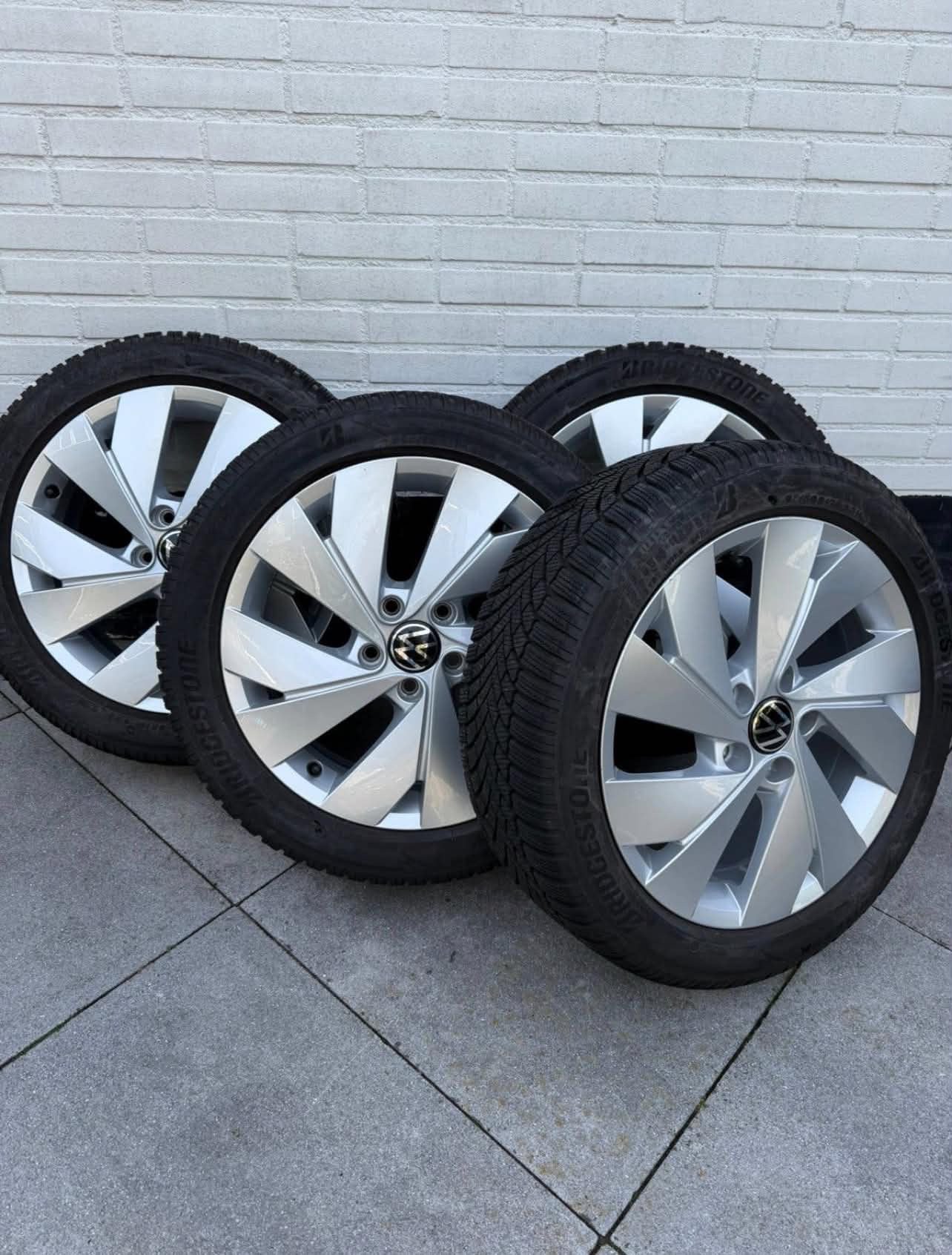 VW GOLF 7/8 ORIGINELE BELMONT VELGEN MET WINTERBANDEN, Ophalen, Gebruikt, Banden en Velgen, 17 inch