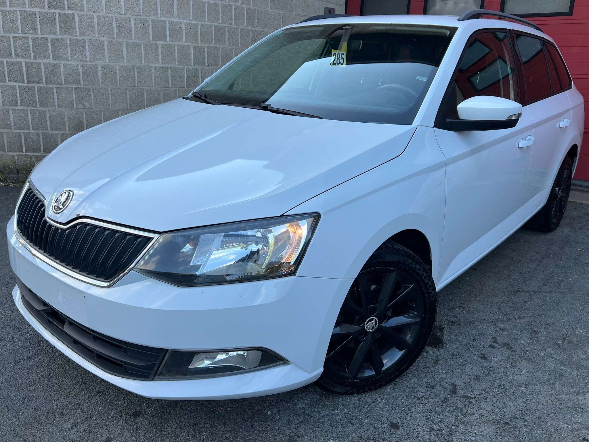 Skoda Fabia SW 1.2 TSI Active + CLIM + NAVI (bj 2016), Auto's, Gebruikt, Euro 6, 4 cilinders, Wit
