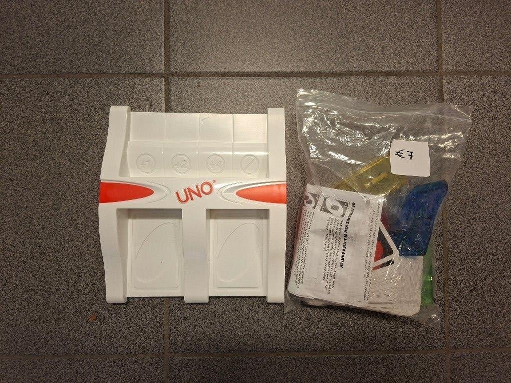 UNO totem power, Hobby en Vrije tijd, Vijf spelers of meer, Ophalen, Zo goed als nieuw, Mattel games
