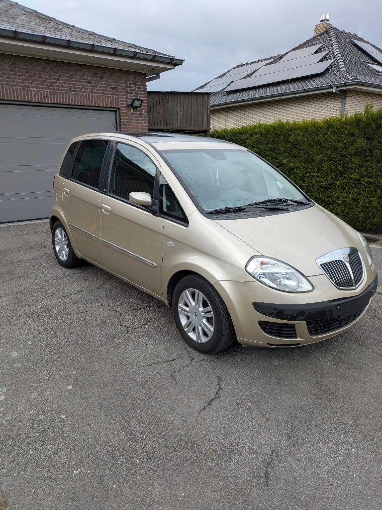 Lancia Musa 1.9Jtd en parfait état 45.000km, Autos, Cuir et Alcantara, Achat, Boîte manuelle, Entretenue par le concessionnaire