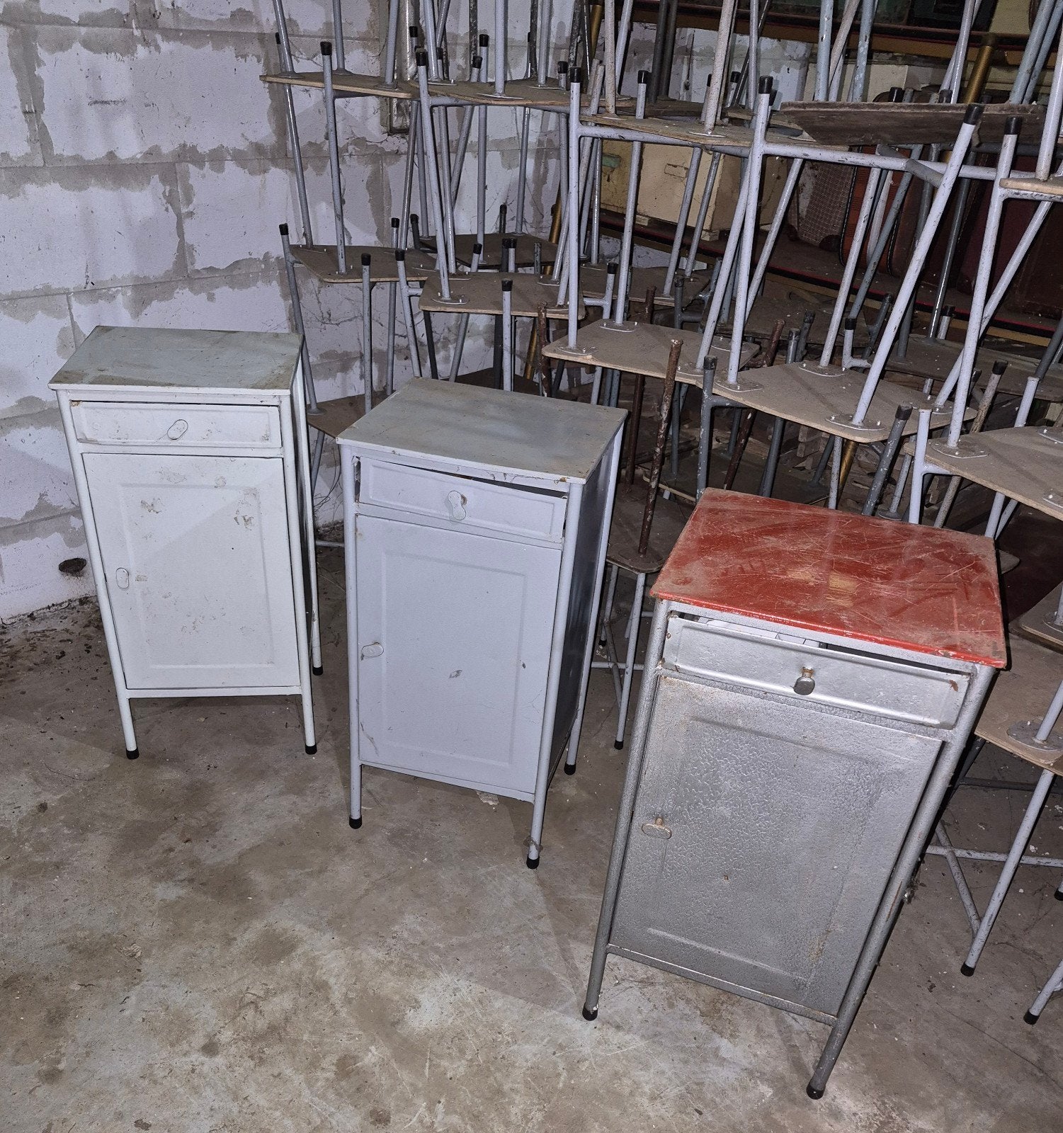 Nachtkastjes ziekenhuis kastjes metalen ziekenhuiskastjes, Antiek en Kunst, Curiosa en Brocante, Ophalen