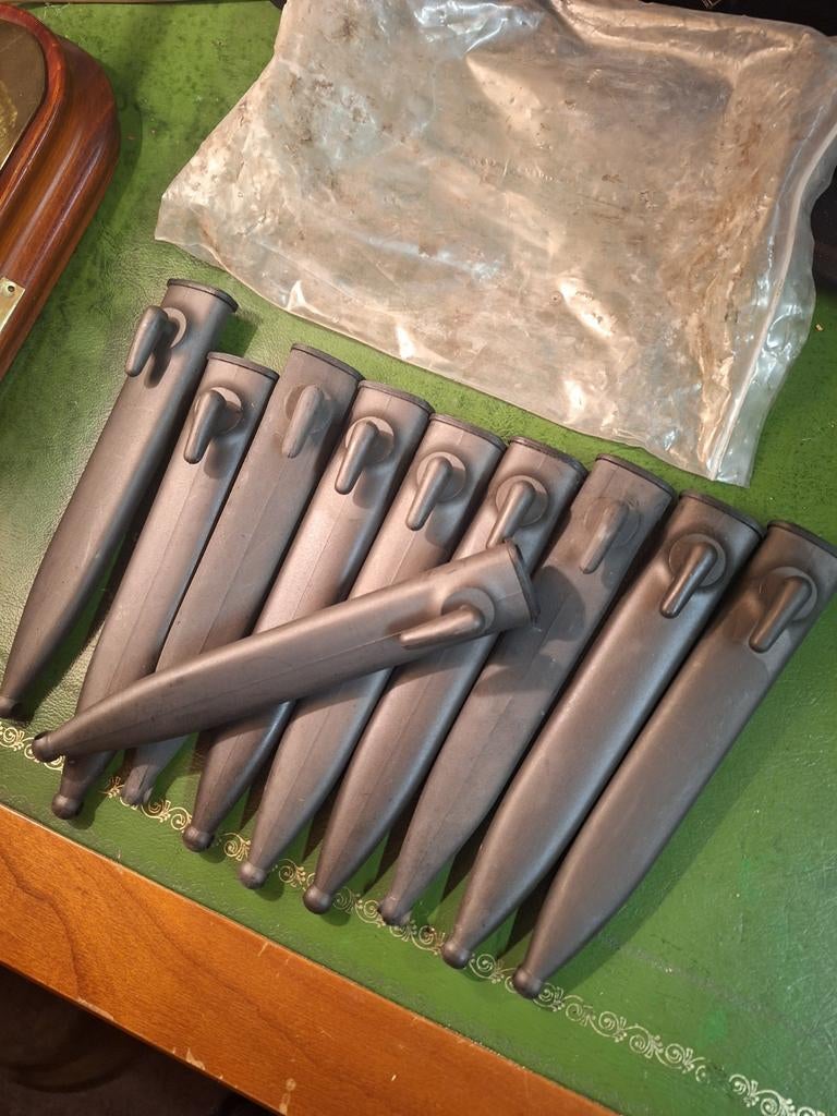 Lot surplus 10 fourreaux  pour baionnette fal r1 état neuf, Enlèvement ou Envoi