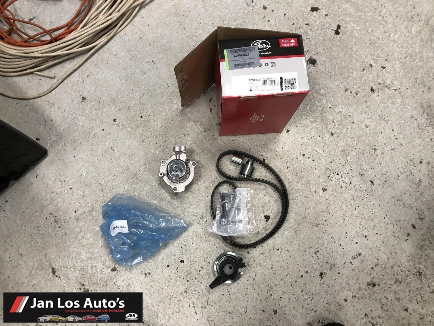 Distributieset VW T6 2.0 TDI (15-'20) KP15678XS + waterpomp, Volkswagen, -, Utilisé, -