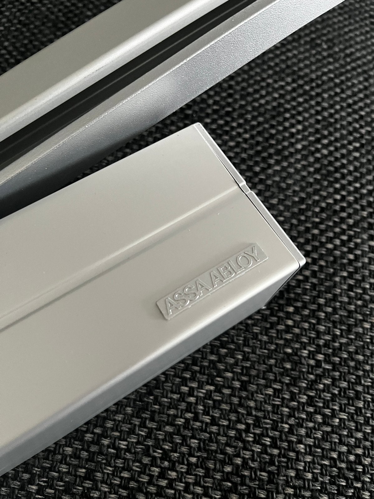 Deurpomp Assa Abloy, Enlèvement, Utilisé