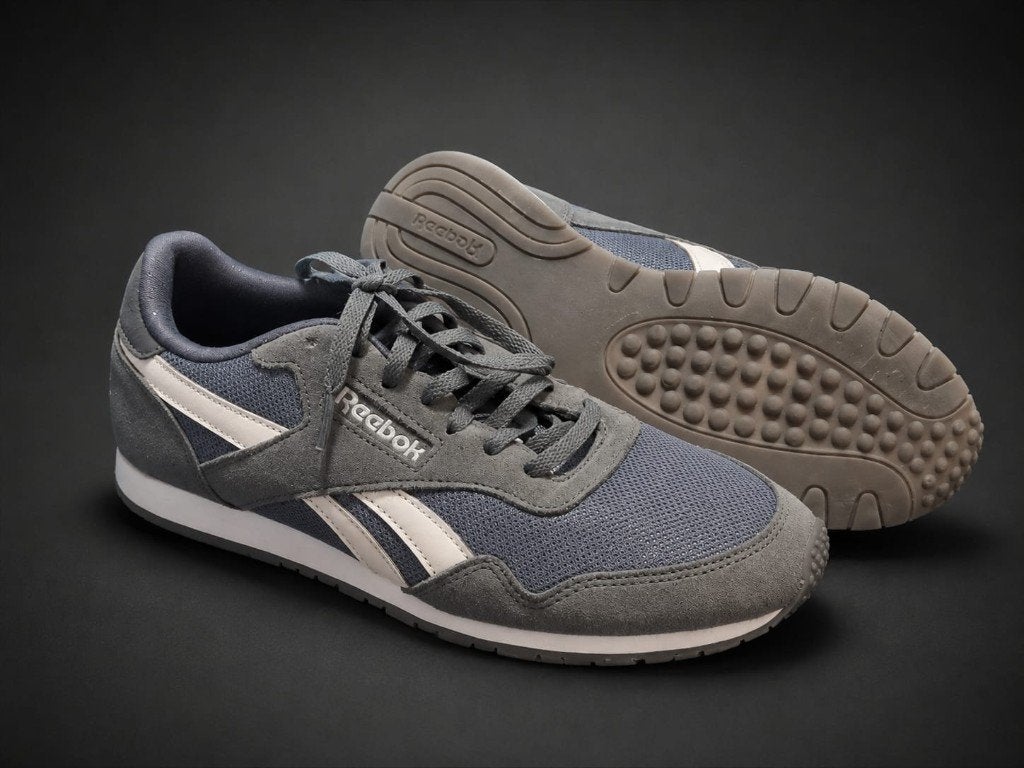 Paar grijze Reebok sneakers, schoenmaat 40,5., Sport en Fitness, Ophalen, Zo goed als nieuw, Schoenen