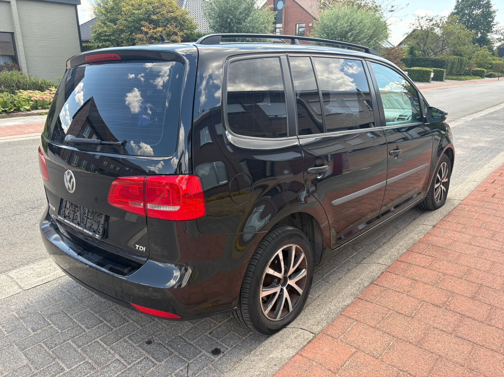 Voiture familiale Volkswagen Touran* Euro 5*, Achat, Boîte manuelle, Entretenue par le concessionnaire, 5 portes