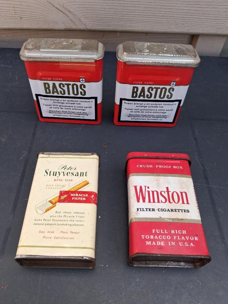 4 boîtes à cigarettes en étain., Enlèvement ou Envoi, Comme neuf, Ustensile