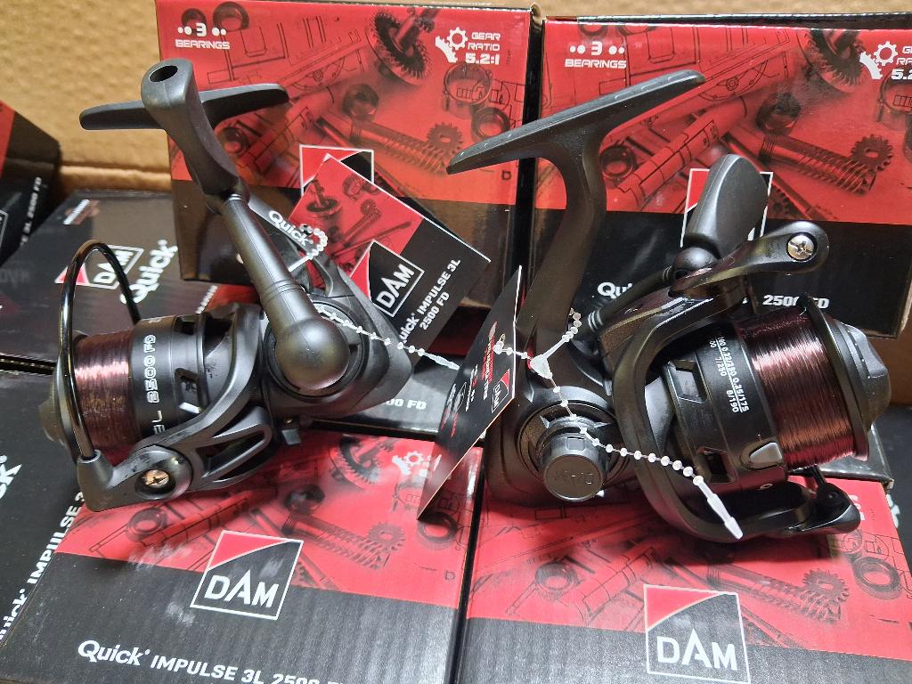 (Partij) DAM Quick Impulse 3L 2500FD Spinmolens (met nylon), Ophalen of Verzenden, Nieuw, Molen