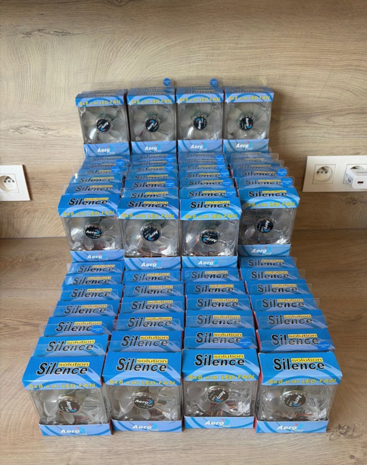 Ventilateurs LED AeroCool 80 mm vintage uniques, Informatique & Logiciels, Enlèvement ou Envoi, Neuf, Refroidisseur ordinateur à air