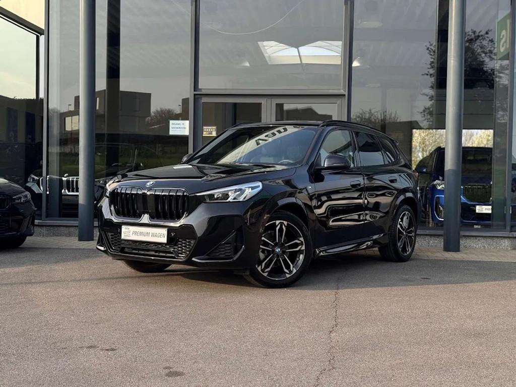 BMW X1 sDrive18i M Sport / PANODAK / TREKHAAK / DODE HOEK, Auto's, Gebruikt, Zwart, 136 pk, Zwart