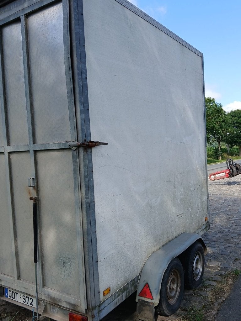 Aanhangwagen, Enlèvement, Utilisé