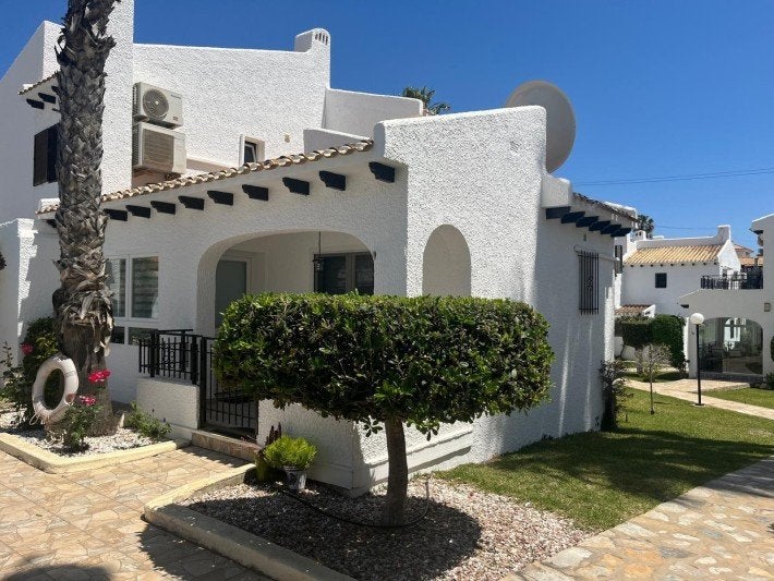 HALFVRIJSTAANDE BUNGALOW VLAK BIJ HET STRAND IN CABO ROIG, 45 m², Spanje, 2 kamers, Stad