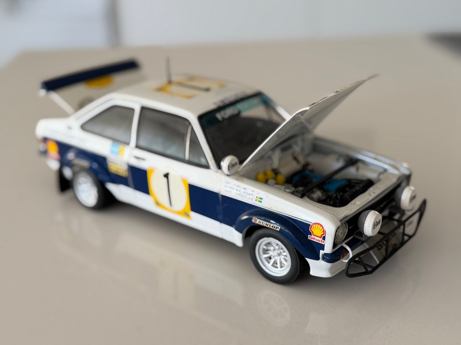 Sun Star Ford Escort Rs1800 B.Waldegard, Hobby & Loisirs créatifs, Voitures miniatures | 1:18, Enlèvement ou Envoi, Comme neuf