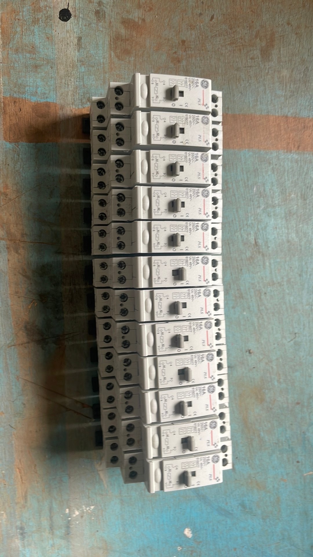 12 impulsschakelaars pls 16 a 250v, Doe-het-zelf en Bouw, Ophalen of Verzenden, Zo goed als nieuw