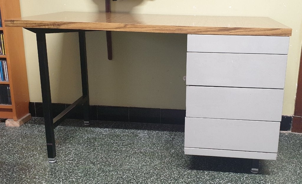metalen bureau, Gebruikt, 120 cm, 63 cm, Metaal