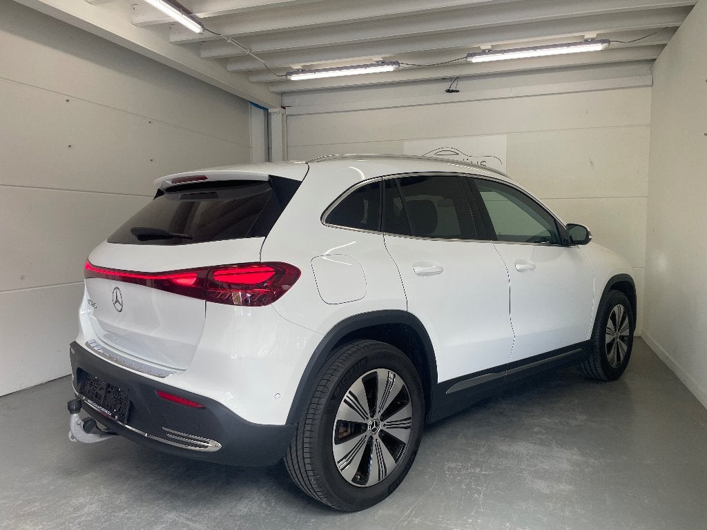 Mercedes-Benz - EQA250 - Trekhaak, Zwart, https://public.car-pass.be/vhr/0fe2912f-187b-47eb-80cf-83a281f2845b, Leder en Stof, Wit