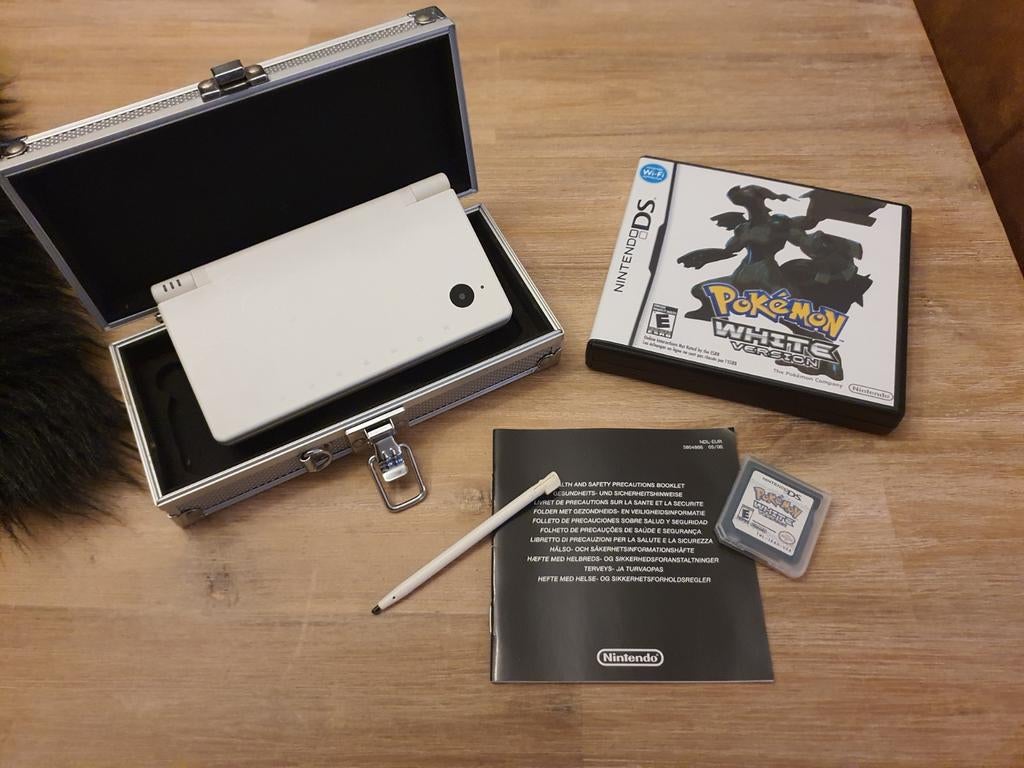 Nintendo dsi limited pokemon white editie, Games en Spelcomputers, Games | Nintendo DS, Ophalen