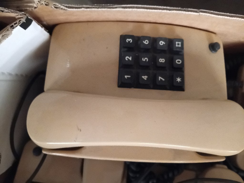 Téléphones SIEMENS des années 80.. de cinéma et de scène, Enlèvement