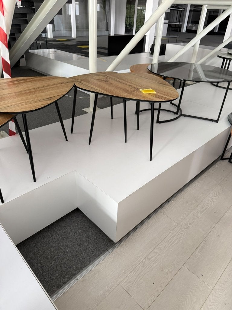 Zwevend podium wit meubelplaat H42 x B110,5 x L236 cm, Ophalen, Zo goed als nieuw