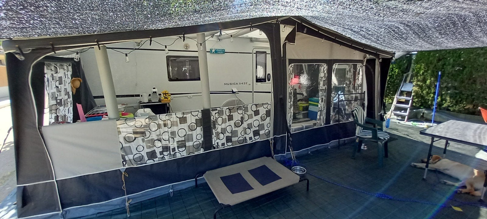 Te koop, opblaasbare voortent caravan maat 17 (10,50m), Ophalen, Zo goed als nieuw